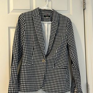 Calling all my preppy sisters! Classic blazer.